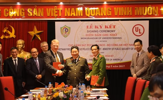 Thứ trưởng Bùi Văn Thành và các đại biểu tại Lễ ký kết Biên bản ghi nhớ
