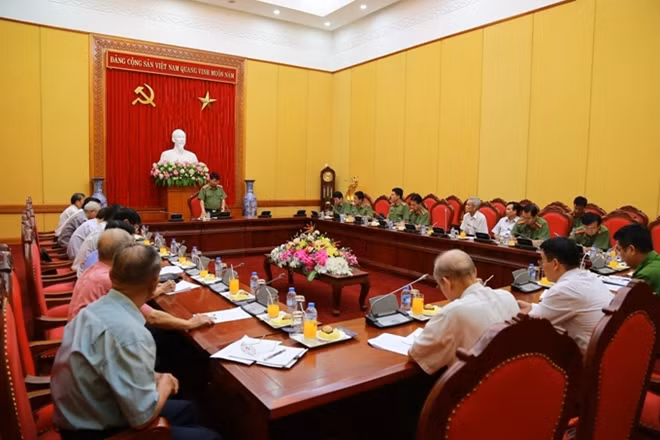 Thứ trưởng Bùi Văn Nam phát biểu tại buổi làm việc