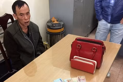 Đối tượng Đồng Văn Sự và tang vật thu giữ