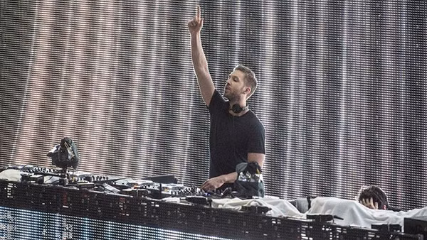 Calvin Harris tiếp tục giữ vững ngôi vị DJ có thu nhập cao nhất thế giới năm thư 3 liên tiếp.