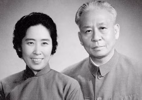 Ông Lưu Thiếu Kỳ và phu nhân, bà Vương Quang Mỹ. Ông Lưu Thiếu Kỳ và phu nhân, bà Vương Quang Mỹ.