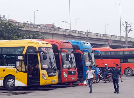 Xăng dầu giảm giá mạnh, nhưng nhiều DN vận tải khách chưa giảm trần giá vé.