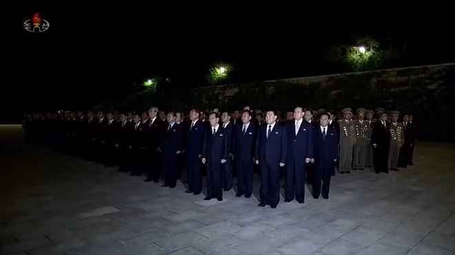 Tối 8-9, ông Kim và các quan chức cấp cao đã tới Kumsusan.
