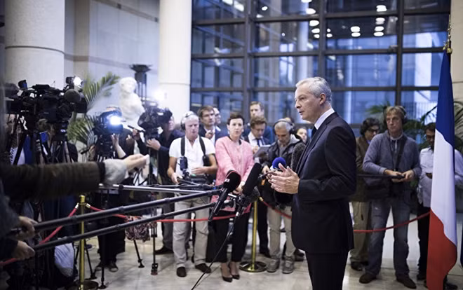 Bộ trưởng Tài chính Pháp Bruno Le Maire đáp trả cứng rắn khi Mỹ để ngỏ khả năng ký kết một thỏa thuận thương mại tự do. Ảnh: AP.