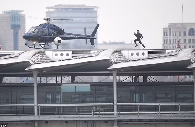 Nam tài tử Tom Cruise đều "tự túc" thực hiện hầu hết những cảnh quay mạo hiểm trong seri phim "Mission Impossible" bởi anh cho rằng đó là phần việc mà nhân vật của anh phải thực hiện.