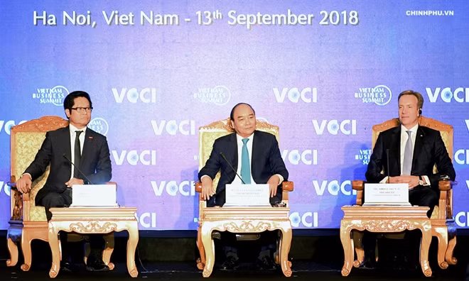 Thủ tướng Nguyễn Xuân Phúc và các đại biểu tại phiên đối thoại cùng doanh nghiệp. Ảnh: VGP/Quang Hiếu