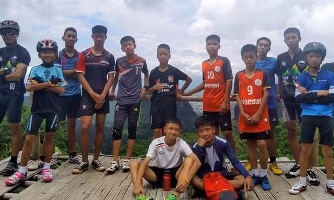 Các thành viên còn lại của đội bóng rất mong chờ được gặp lại 12 chú Lợn Hoang và Huấn luyện viên Ekkapol Chantawong. Ảnh: Akkapol Chantawong.