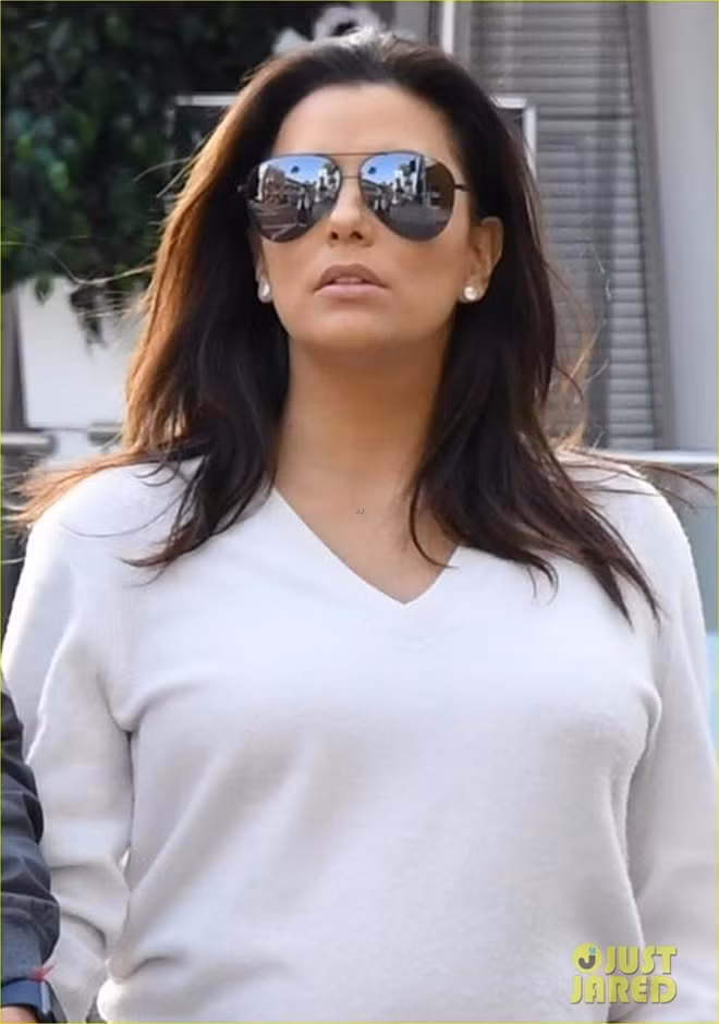Eva Longoria vẫn luôn giữ được thần thái và sức hút với công chúng, dù ở trên màn ảnh hay giữa đời thường.
