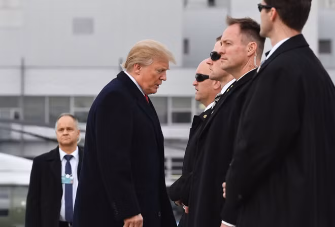 Ông Trump một lần nữa kêu gọi trang bị vũ khí cho giáo viên và tăng cường an ninh trường học. Ảnh: Getty.