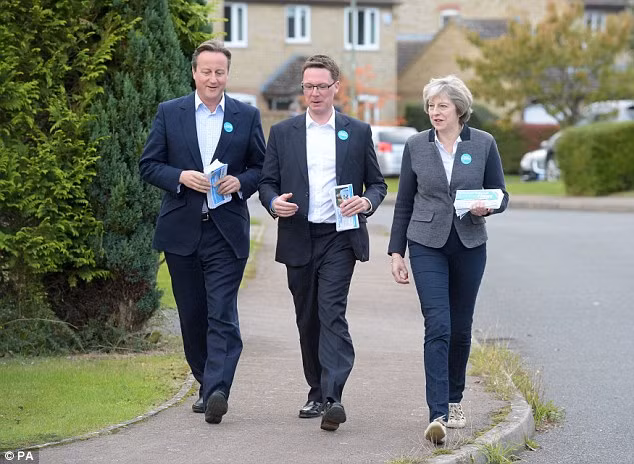 Ông Robert Courts (giữa) không muốn nước Anh phải "trả giá" vì cái gọi là "Brexit mềm". Ảnh: PA. Ông Robert Courts (giữa) không muốn nước Anh phải "trả giá" vì cái gọi là "Brexit mềm". Ảnh: PA.