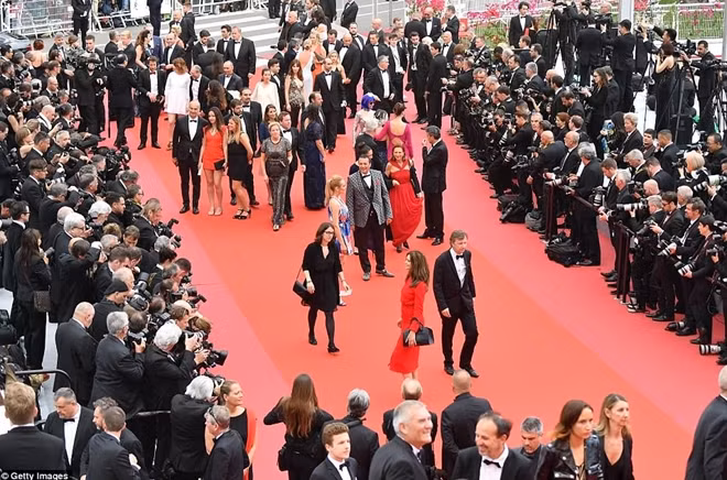 Thảm đỏ tại Cannes vẫn luôn được coi là "sàn diễn" của giới celeb thế giới.