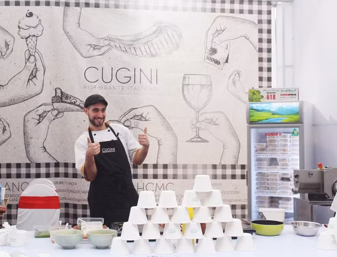 Đầu bếp Italia tại lễ hội.