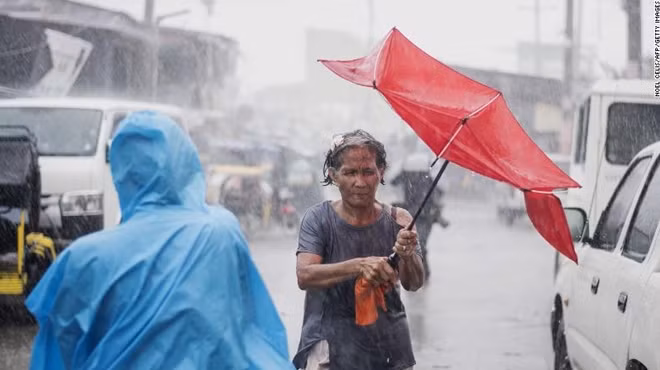 Theo các cơ quan khí tượng của Philippines, sức khó trung bình của bão Mangkhut lên đến 170 km/h, có lúc giật đến 260 km/h