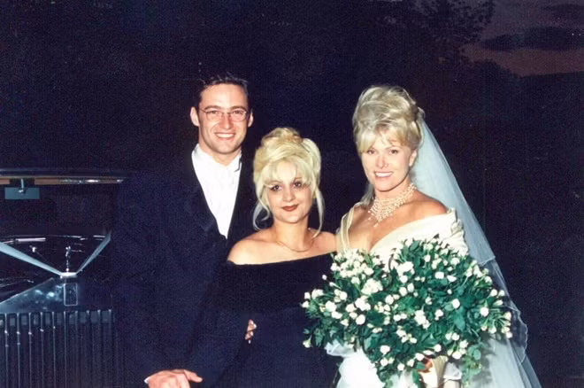 Hugh và vợ Deborra-Lee đã kết hôn vào 11-4-1996, một năm sau cuộc gặp gỡ lần đầu tiên khi cùng đóng trong phim Correlli của Australia.