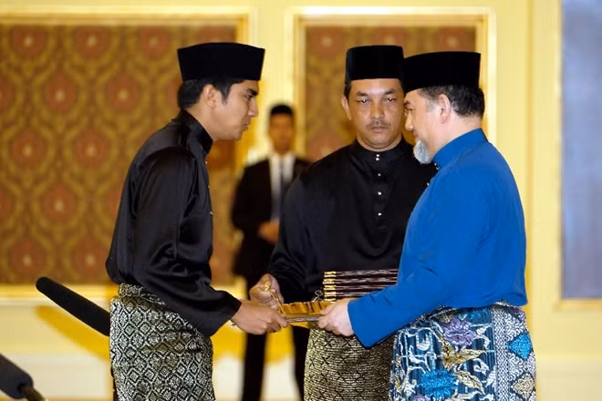 Tân Bộ trưởng Syed Saddiq trong lễ nhậm chức tại Cung điện Hoàng gia. Ảnh: Getty.