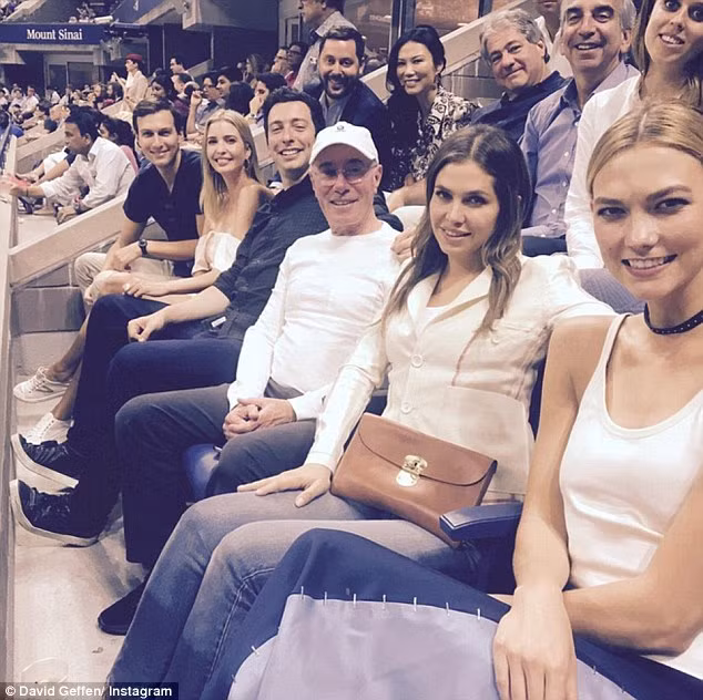 Thiên thần Karlie có mối quan hệ rất tốt với phía gia đình Joshua, đặc biệt là với Ivanka Trump.