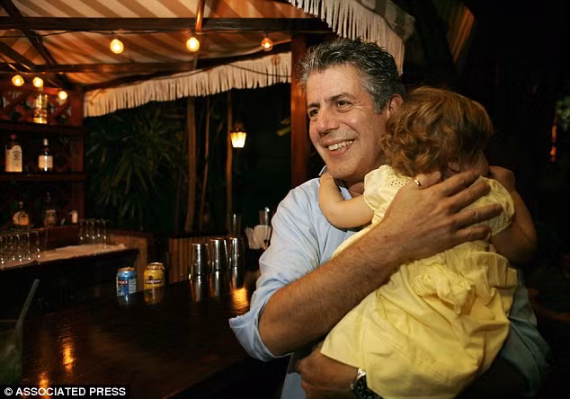 Anthony Bourdain và con gái Ariane 11 tuổi.