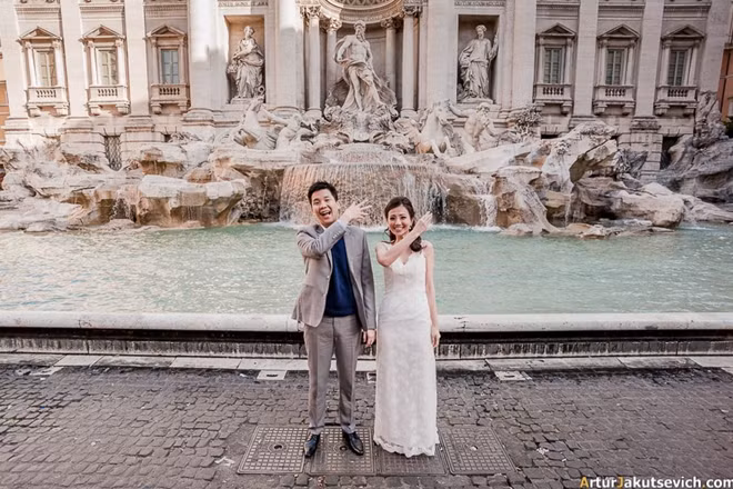 Trevi nổi tiếng bởi khung cảnh lãng mạn và cổ xưa giữa lòng châu Âu. Rất nhiều bộ phim của Hollywood được thực hiện tại Rome đều có những cảnh quay rất "tình" tại đài phun nước mang tính biểu tượng này.