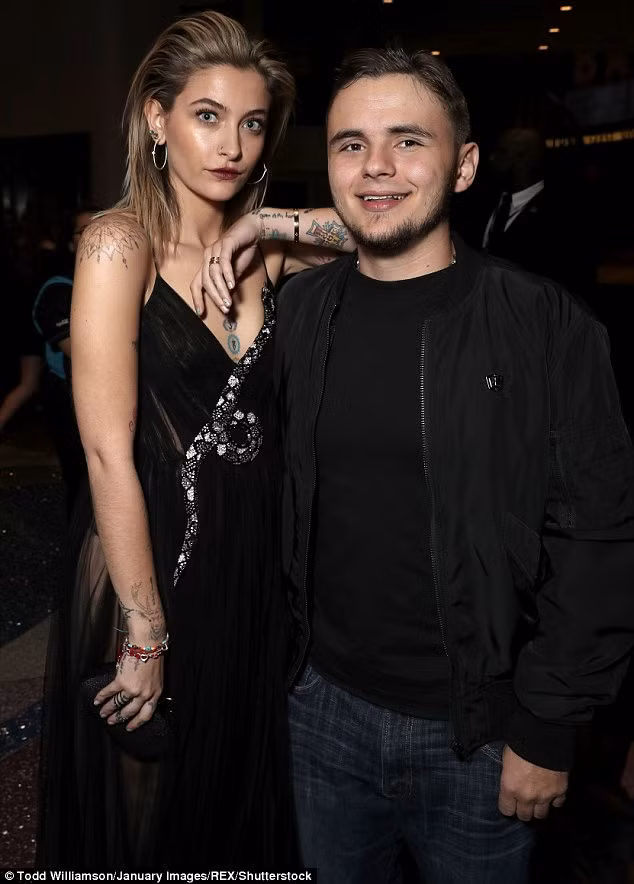 Prince và Paris là con của Michael Jackson với người vợ thứ hai Debbie Rowe. Hai người quen nhau khi bà đang làm y tá tại trung tâm y tế mà Michael Jackson trị bệnh.