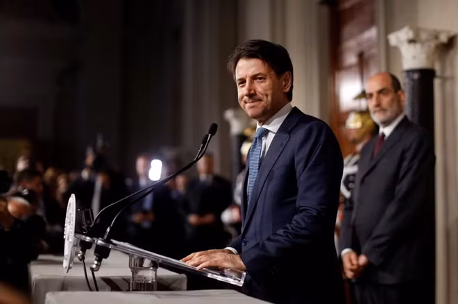 Ông Conte (53 tuổi) từng là một luật sư và đang được hy vọng là người sẽ giúp Italia thoát khỏi khủng hoảng kinh tế - chính trị.