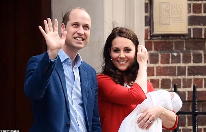 Hiện tại, vợ chồng Hoàng tử William đã đưa Tiểu Hoàng tử về Cung điện Kensington.