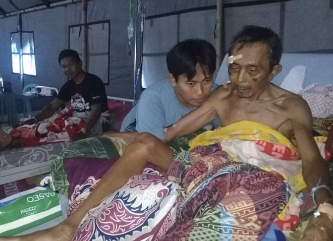 Hiện tại, hơn 500 người bị thương đang được cứu chữa tại các bệnh viên và trung tâm tị nạn ở Sulawesi. Ảnh: AP.