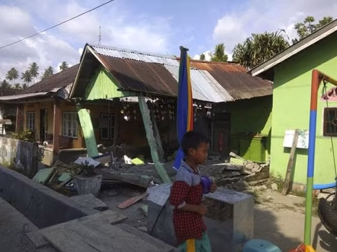 Indonesia đang khẩn trương tiến hành cứu nạn nhưng một số khu vực vẫn chưa thể tiếp cận.