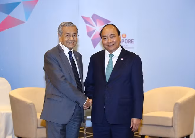 Thủ tướng Nguyễn Xuân Phúc hội kiến với Thủ tướng Malaysia Mahathir Mohamad. Ảnh: Thống Nhất/TTXVN.
