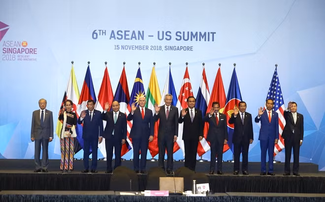 Thủ tướng Nguyễn Xuân Phúc, Phó Tổng thống Hoa Kỳ Mike Pence và các Trưởng đoàn ASEAN. Ảnh: Thống Nhất/TTXVN