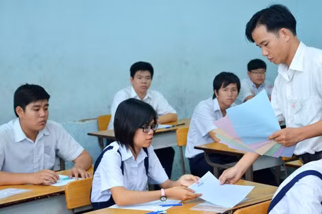 Thí sinh thi vào lớp 10 lưu ý không được mang điện thoại vào phòng thi. Ảnh minh họa: Tấn Thạnh.