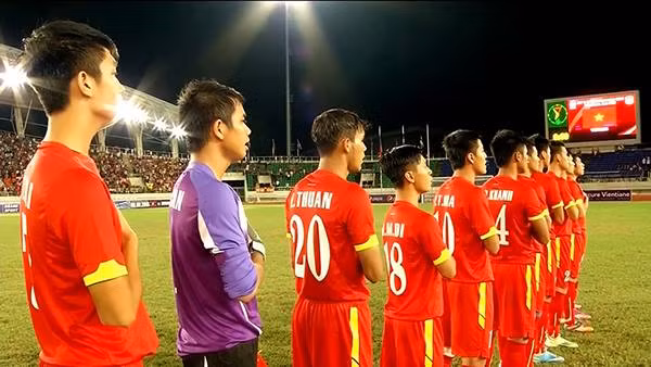 Các cầu thủ U19 Việt Nam hát vang Quốc ca trong lễ chào cờ trước trận. Ảnh: VNE. Các cầu thủ U19 Việt Nam hát vang Quốc ca trong lễ chào cờ trước trận. Ảnh: VNE.