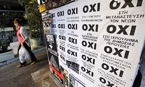 Một poster về cuộc trưng cầu với dòng chữ “Không” trong tiếng Hy Lạp tại Athens. Ảnh: Reuters.