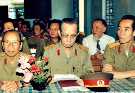Ông Ba Quốc và các đồng đội Vũ Ngọc Nhạ, Phạm Xuân Ẩn sau ngày Miền Nam hoàn toàn giải phóng.