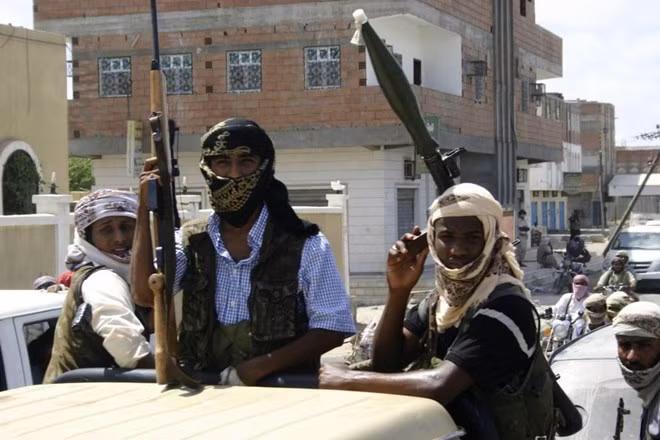 Libya: Ngày 4/1, các phiến quân Hồi giáo Ansar al-Sharia ở Lybia đã bắt cóc 20 người Ai Cập theo đạo Cơ đốc tại nước này. 13 trong số công dân Ai Cập bị bắt cóc tại thành phố Sirte, cách thủ đô Tripoli 500km về phía Đông, trong khi những người còn lại bị bắt giữ vài ngày trước đó. Libya: Ngày 4/1, các phiến quân Hồi giáo Ansar al-Sharia ở Lybia đã bắt cóc 20 người Ai Cập theo đạo Cơ đốc tại nước này. 13 trong số công dân Ai Cập bị bắt cóc tại thành phố Sirte, cách thủ đô Tripoli 500km về phía Đông, trong khi những người còn lại bị bắt giữ vài ngày trước đó.