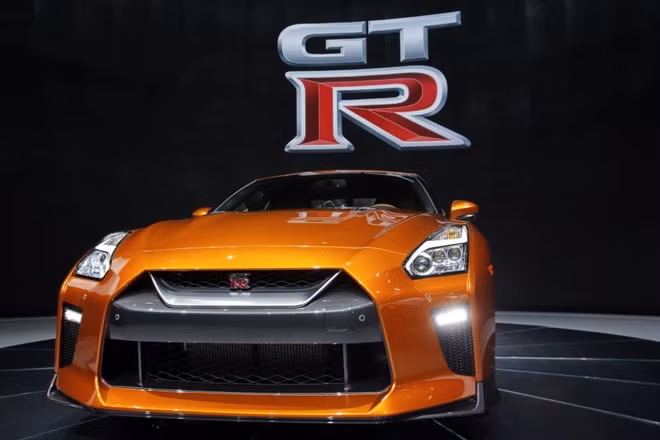 Nissan GT-R phiên bản 2017 lần đầu ra mắt. Chiếc siêu xe thể thao mới của Nissan sẽ làm nóng thêm cuộc cạnh tranh tại phân khúc này.