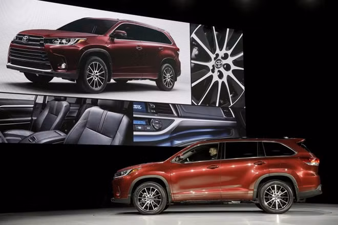 Một mẫu xe hybrid khác của Toyota chiếc Highlander.
