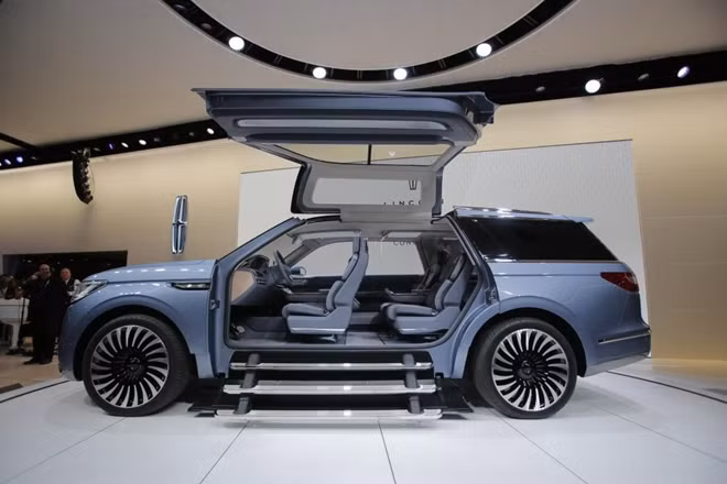Mẫu concept Lincoln Navigator với cánh cửa xe rất độc đáo.