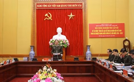 Đại tướng Trần Đại Quang, Ủy viên Bộ Chính trị, Bộ trưởng Bộ Công an, Chủ tịch Hội đồng nghiệm thu cấp Bộ điều hành Hội nghị.