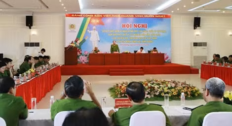 Toàn cảnh hội nghị.