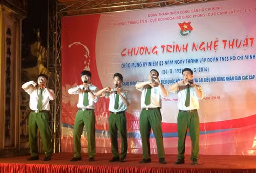 Các tiết mục văn nghệ biểu diễn tại cuộc giao lưu.