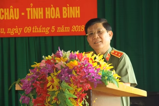 Thứ trưởng NguyễnVăn Sơn phát biểu tại buổi làm việc với Công an huyện Mai Châu