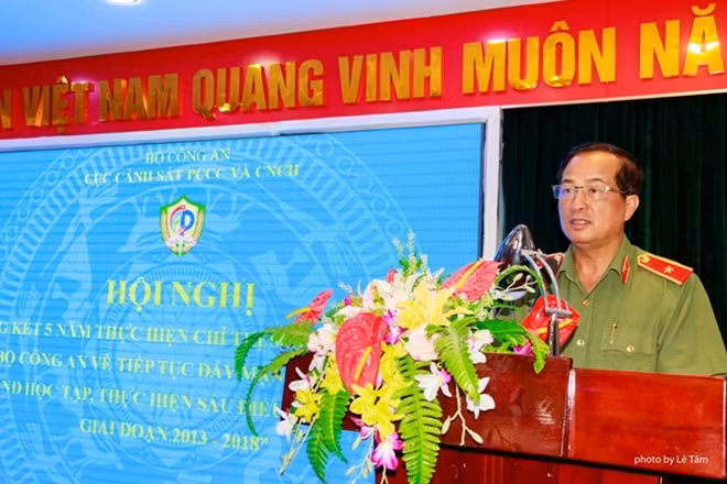 Thiếu tướng Đỗ Ngọc Cẩn phát biểu tại Hội nghị