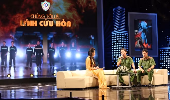 Thượng tá Đỗ Anh Quyến và Đại úy Lê Tấn Châu giao lưu tại chương trình