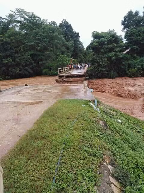 Cây cầu ở xóm Muối, xã Xăm Khòe bị sập