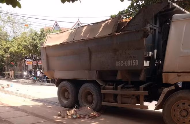 Hiện trường vụ tai nạn giao thông thương tâm