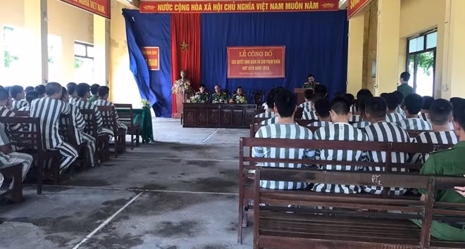 Lễ công bố giảm án, tha tù tại Trại tạm giam Công an tỉnh Ninh Bình