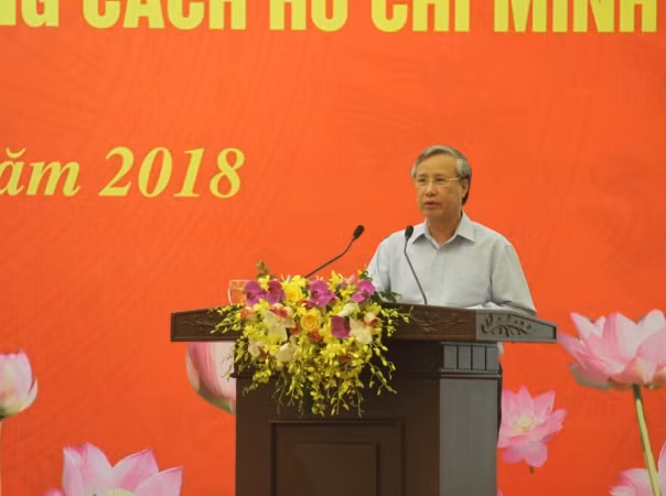 Đồng chí Trần Quốc Vượng phát biểu chỉ đạo Hội nghị Đồng chí Trần Quốc Vượng phát biểu chỉ đạo Hội nghị