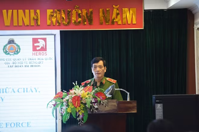 Thiếu tướng Đoàn Việt Mạnh phát biểu khai mạc Hội thảo