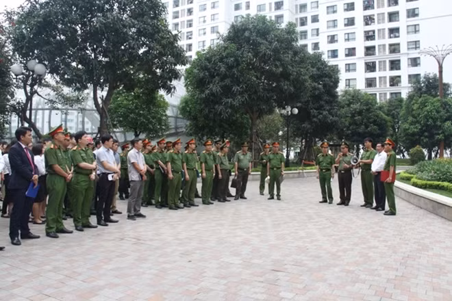 Thứ trưởng Bùi Văn Thành tập hợp các tổ để tiến hành kiểm tra đột xuất Khu đô thị Vinhomes Times City Hà Nội về công tác PCCC