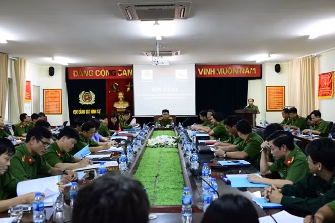 Các đại biểu tích cực thảo luận, tham gia nhiều ý kiến chia sẻ, trao đổi những kinh nghiệm thực tiễn phòng, chống tội phạm MBN